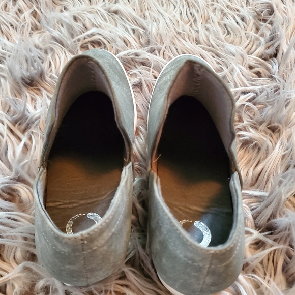 SOLD! NEW- NWT-Suede Wedge Sneakers 😍 - Picture 4 of 12